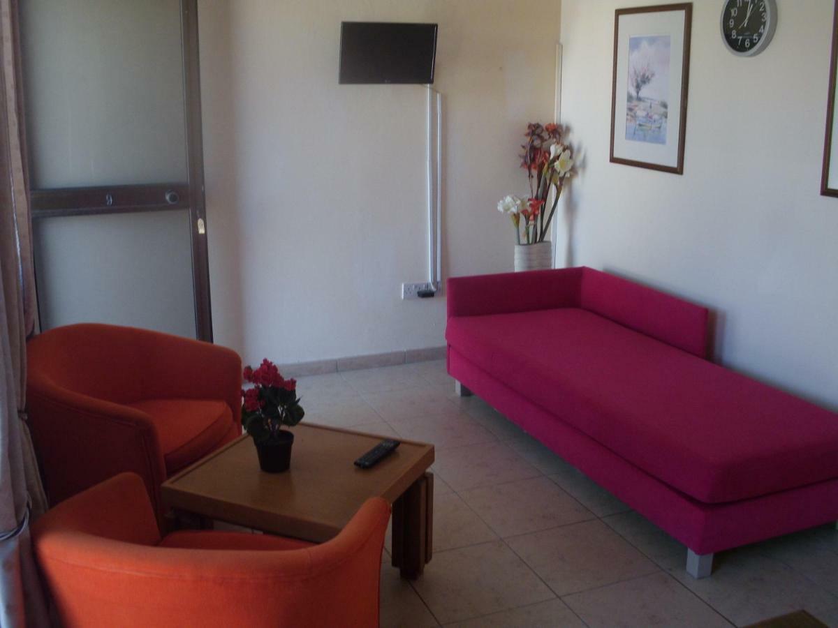 Anastasia Holiday Apartments Paphos ภายนอก รูปภาพ
